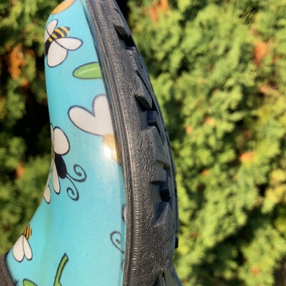 Sloggers Bumble Bee Flower Blue Waterproof Clog 
Size 8 - Picture 12 of 12